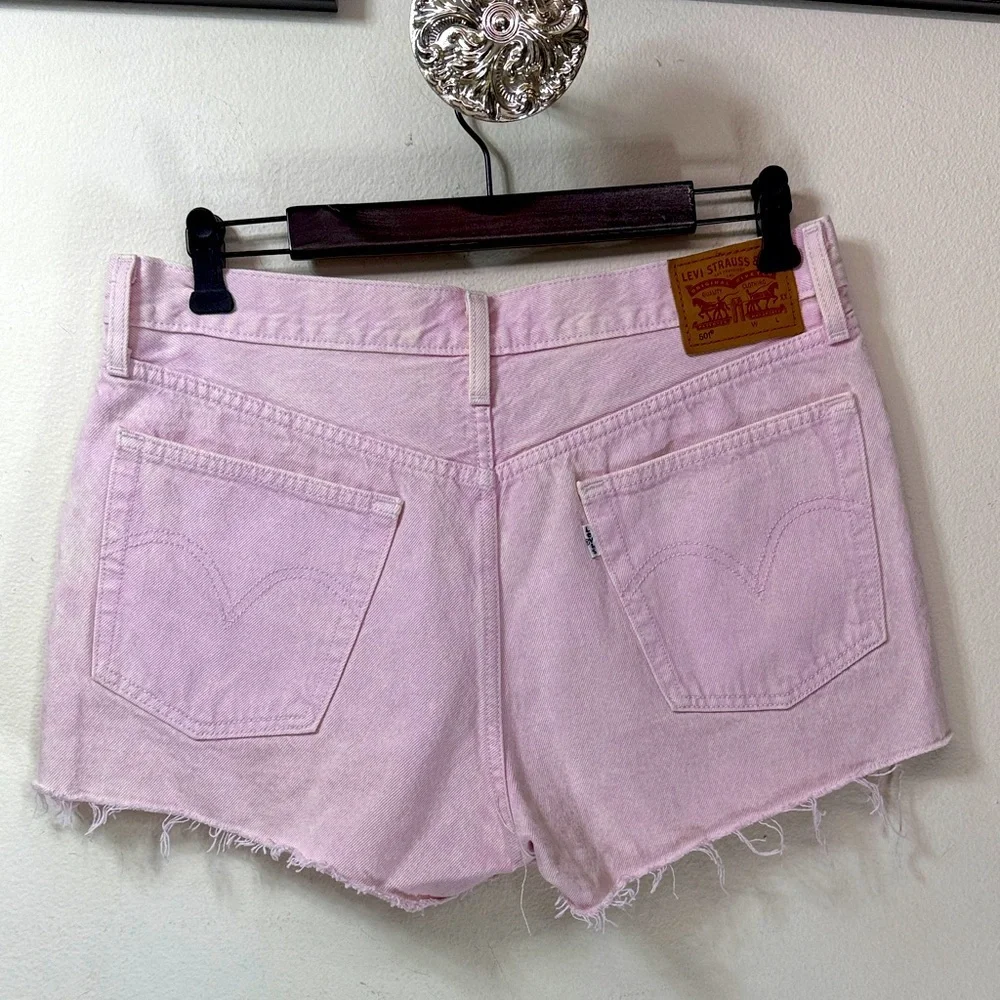 (B5) Levi's Original 501 Women's Frayed Hem Denim Shorts in Pink, Youth Size 30